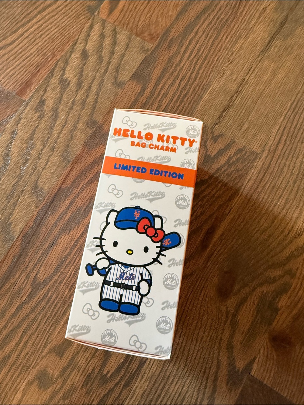 NWT Hello Kitty Mets Keychain - Picture 2 of 6